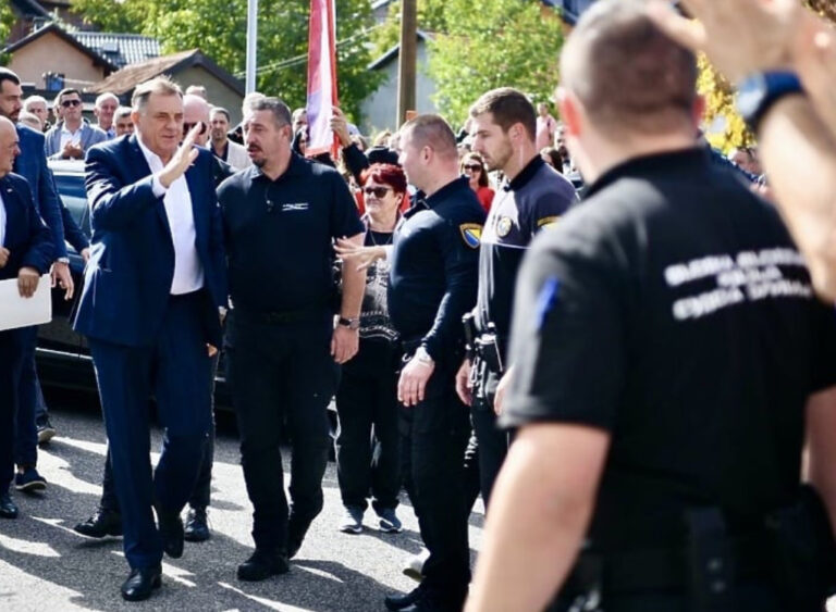 Dodik stigao na suđenje u Sarajevo, tužilaštvo nastavlja izvoditi dokaze protiv njega