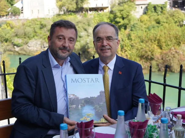 Predsjednik Albanije impresioniran ljepotom Starog mosta i stare jezgre Mostara