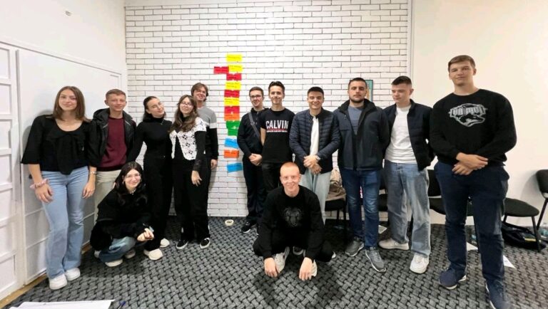 PONOS | Srednjoškolci u Zenici učili o političkoj pismenosti u Centru za mlade!