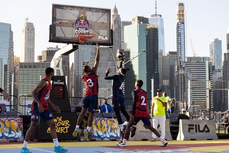 KOMŠIJE ODBRANILE TITULU | Srbija savladala SAD u uzbudljivom svjetskom finalu turnira Red Bull Half Court