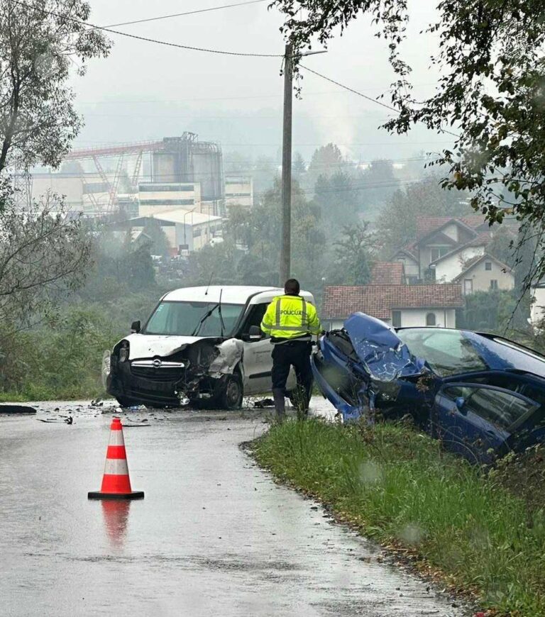Tri osobe povrijeđene u teškoj nesreći u Tuzli