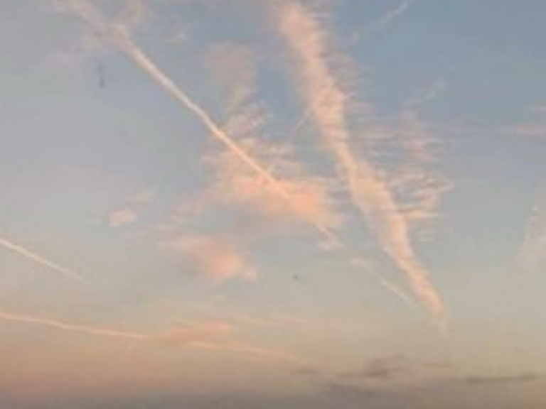 ‘To su chemtrails, nemaš ti pojma šta nam sve rade…’: Da li je išarano nebo stvarna opasnost ili teorija zavjere?