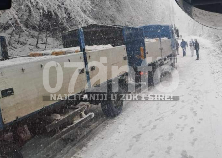 POTPUNI ZASTOJ KOD ZAVIDOVIĆA: Kamioni blokirali cestu zbog obilnog snijega!