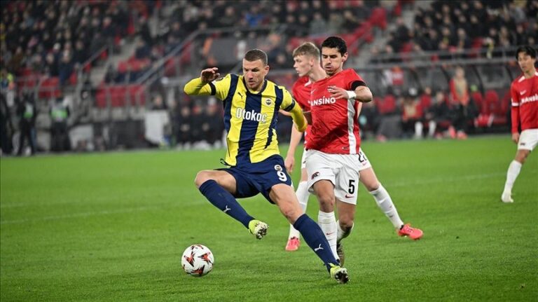 Fenerbahče izgubio u Nizozemskoj, nije pomogla ni asistencija Džeke