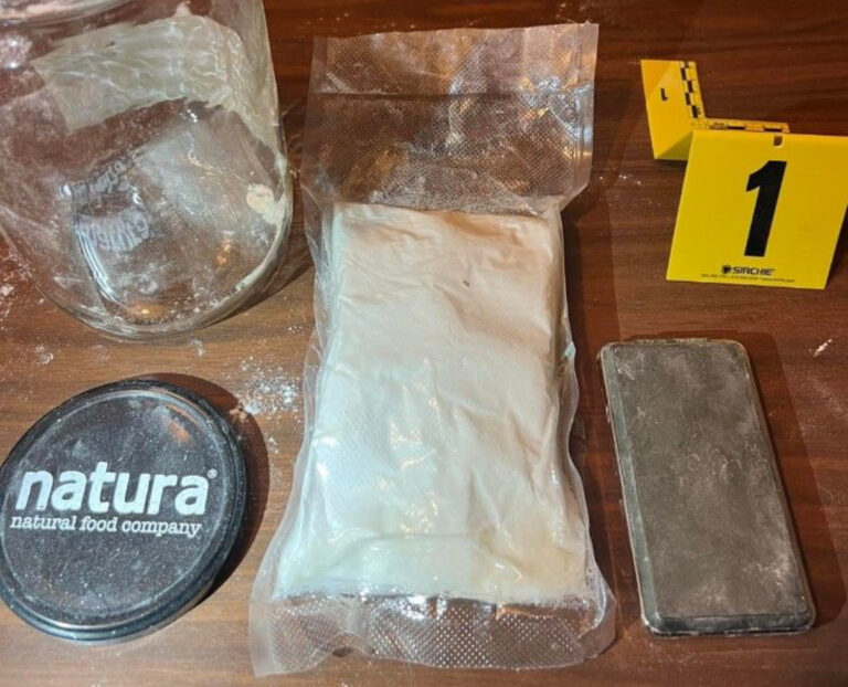 U Bugojnu zaplijenjena droga: Kanabis nađen kod djevojke u autu, u kući mladića bilo pola kilograma spida