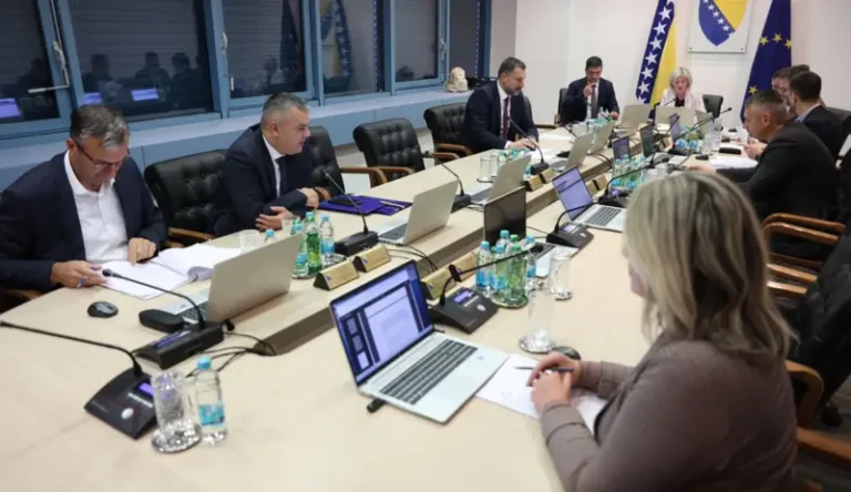 Skandal u Vijeću ministara BiH: HDZ-ov sekretar Robert Vidović ukinuo bošnjački veto Zukana Heleza