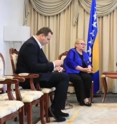 Špijunska afera u Ambasadi BiH u Kataru: Otkriveni uređaji za prisluškivanje, sin Bisere Turković u centru skandala!