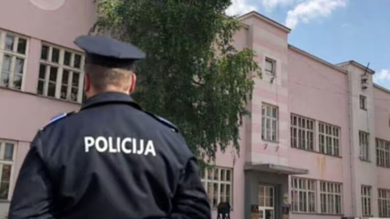 UŽAS: Uposlenik škole dirao učenice i ulazio im u toalet?