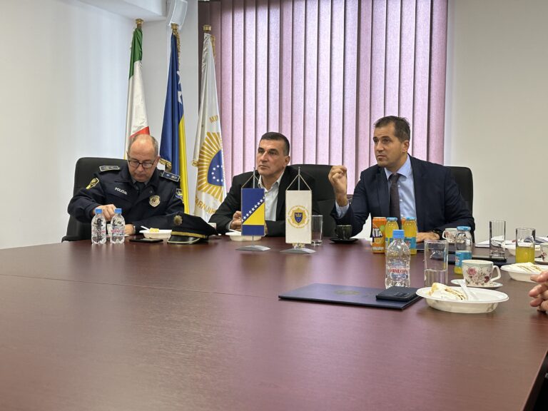 Ministar Vračo i komesar Gazić održali sastanak s medijima