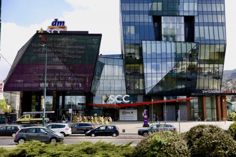 Cvjećare, pekare i benzinske pumpe biće otvorene nedjeljom – ko još radi, a ko zatvara vrata?