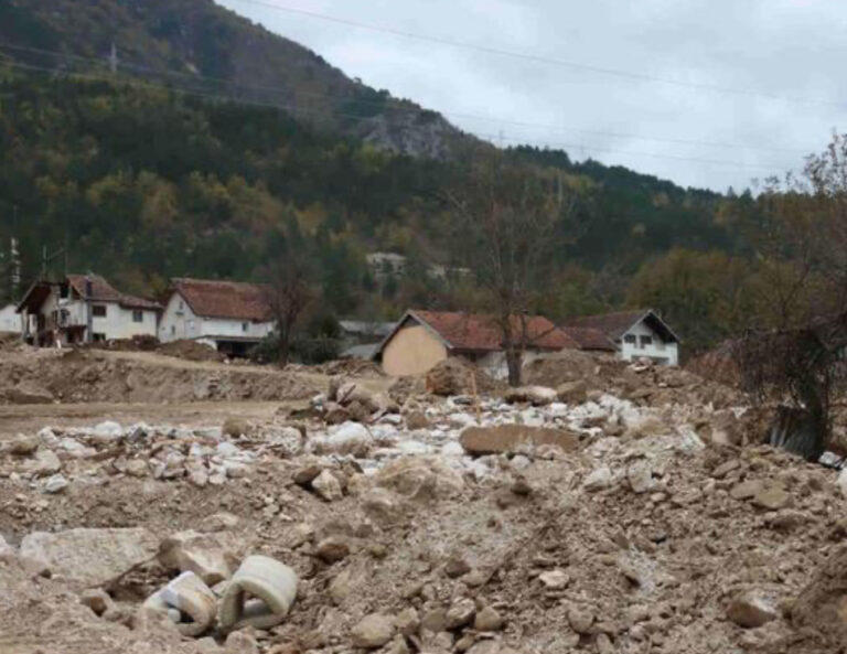 Još uvijek traju radovi na raščišćavanju terena u Jablanici