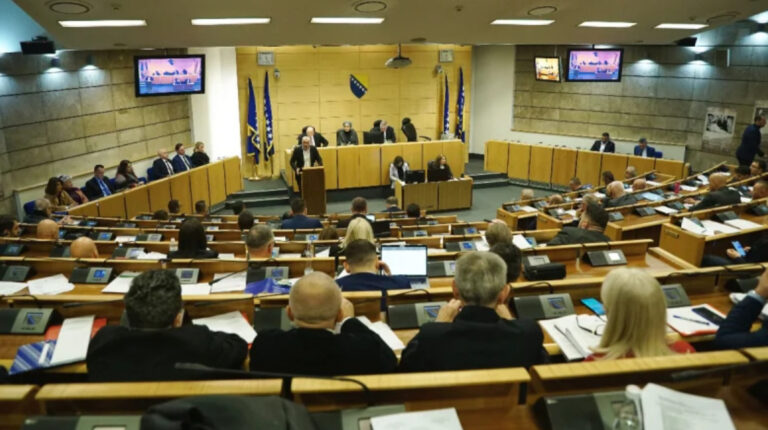 Nikšić napustio vanrednu sjednicu Parlamenta FBiH, opozicione stranke ga kritikovale