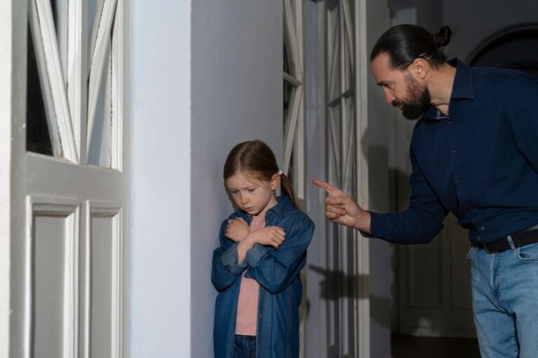 Pet načina na koje vam dijete govori da ste previše strog roditelj