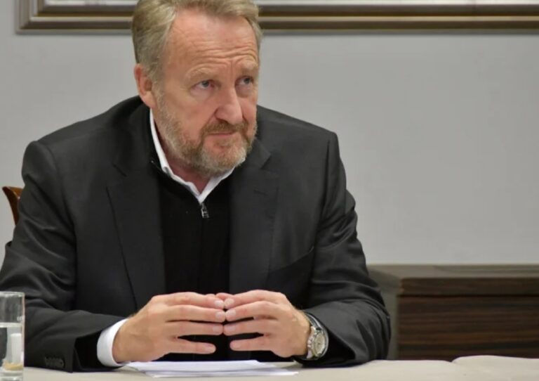 ZAGRLJAJ | Izetbegović: U zagrljaju Dodika, Čovića i Trojke se guše i oni i država BiH