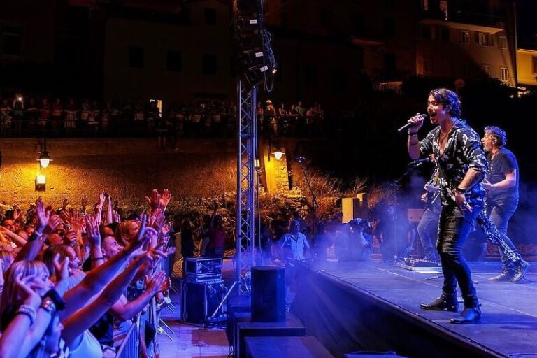 Parni valjak otkazao koncert u Novom Sadu: Naše misli su s porodicama stradalih