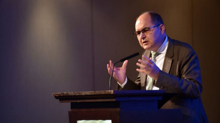 Nova odluka visokog predstavnika: Do kada će Šmit spašavati državu?