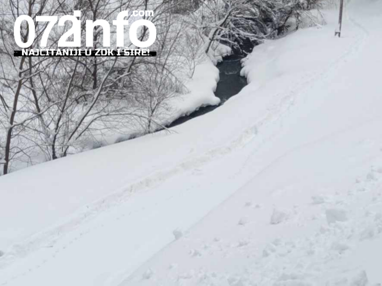 SELO ZATRPANO U SNIJEGU: Bebu iz zeničke bolnice nose kroz neprohodne puteve do kuće
