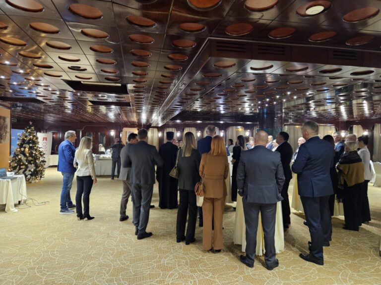 Ambasada Rusije u BiH održala prijem u Banjoj Luci. Došlo oko 20-tak ljudi, na fotografiji im se ne vide face