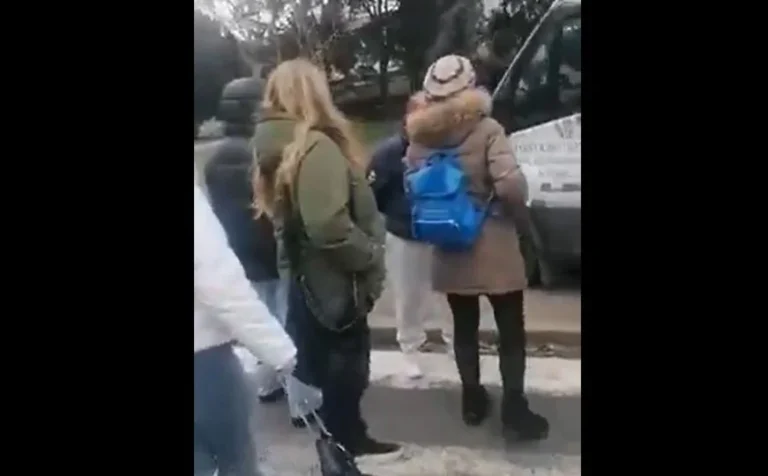 Šok u Beogradu: Vozač kombija udario studenta na protestu