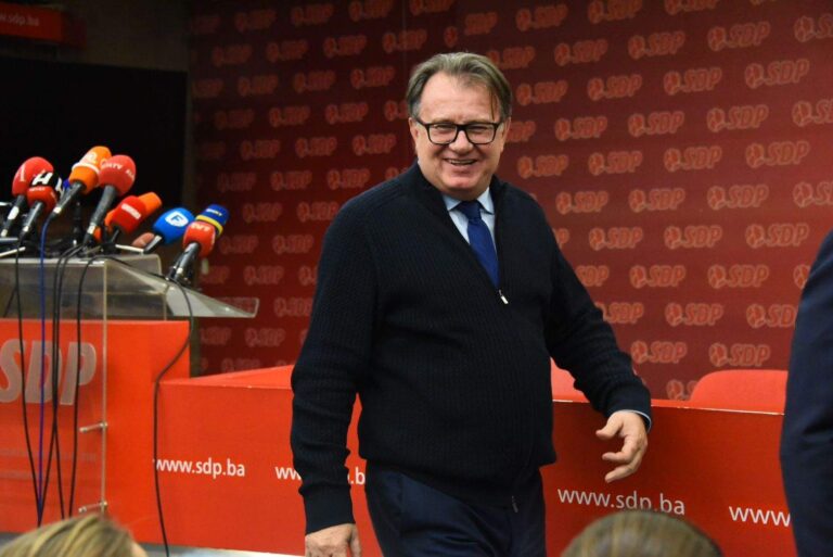 Premijer Nikšić također hospitaliziran, mora na operaciju