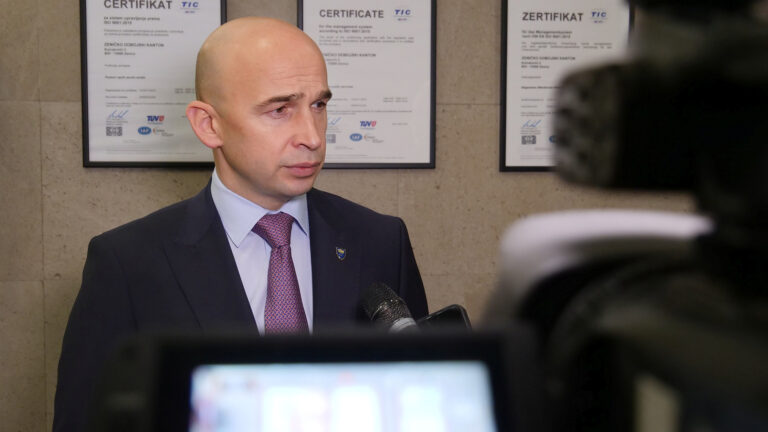 Premijer Nezir Pivić: Ne ukidamo akademske slobode već jačamo finansijsku kontrolu