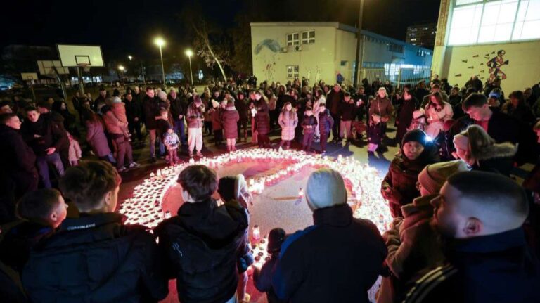 U ambasadi Hrvatske otvorena Knjiga žalosti