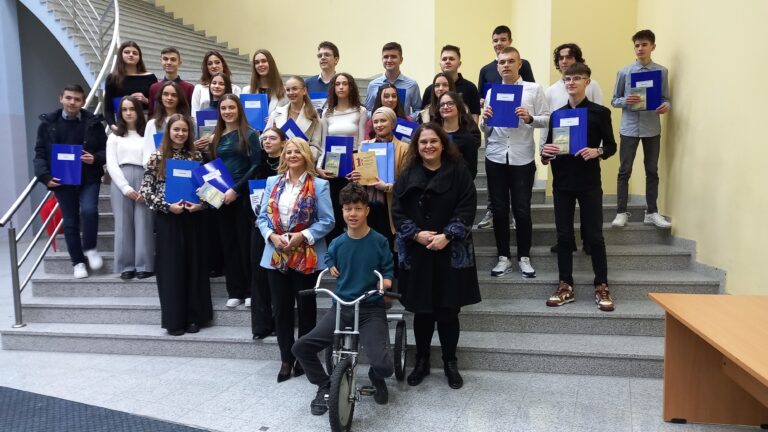 FMON odalo priznanje najboljim učenicima u FBiH: 47 mladih primilo nagrade za izvrsnost