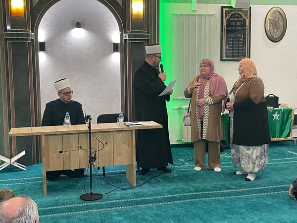 Snježana prešla na islam u džamiji u Cazinu: Suze na njenom licu dovoljno govore