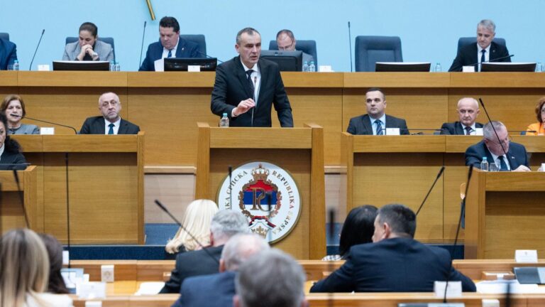 NSRS usvojila zaključke: Pozivaju Dodika da ne dođe na ročište dok ne ozdravi, traže blokiranje evropskog procesa i rada državnih institucija