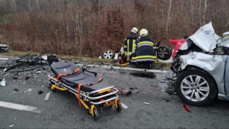 BiH nakon tragične nesreće zavijena u crno: Sestra vozila braću u školu, sve troje poginuli