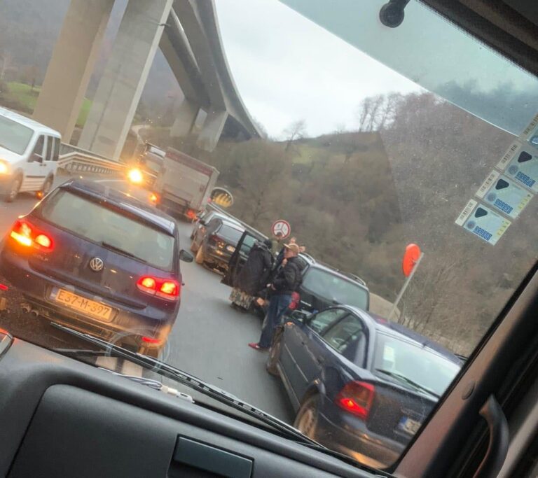Sudar kod tunela Vranduk: Četiri vozila učestvovala u nesreći