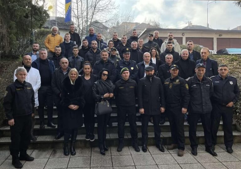 Ministar Isak uručio uvjerenja: Policijski službenici SIPA-e, FUP-a i kantonalnih MUP-ova uspješno završili kurs kriminalističke tehnike