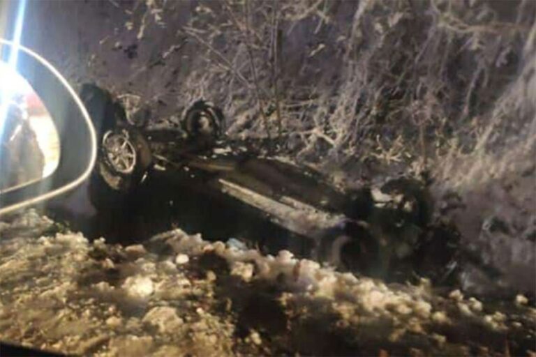 NESREĆA U BIH: Prevrnuo se automobil, pet osoba povrijeđeno