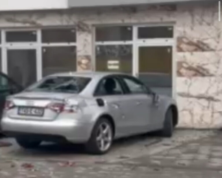 I OVO JE BIH: Pomahnitali muškarac supruzi polupao automobil Audi, nezadovoljan bračnim stanjem