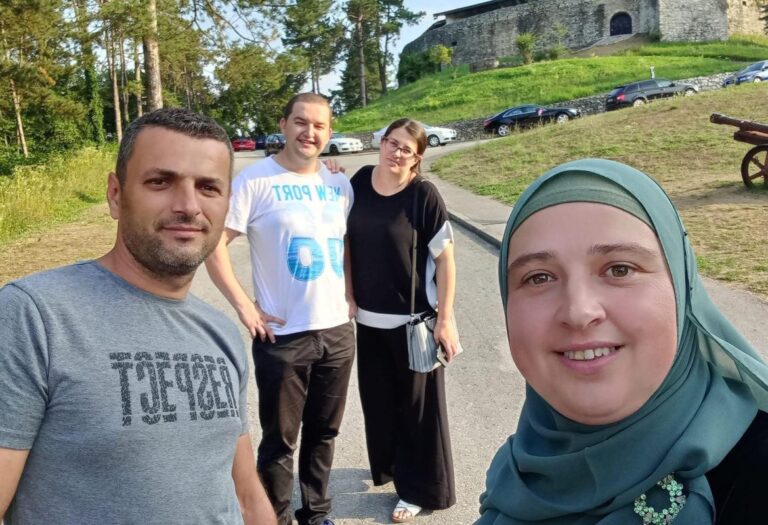 Skrhani bolom prijatelji i kumovi se opraštaju od preminulog Anela