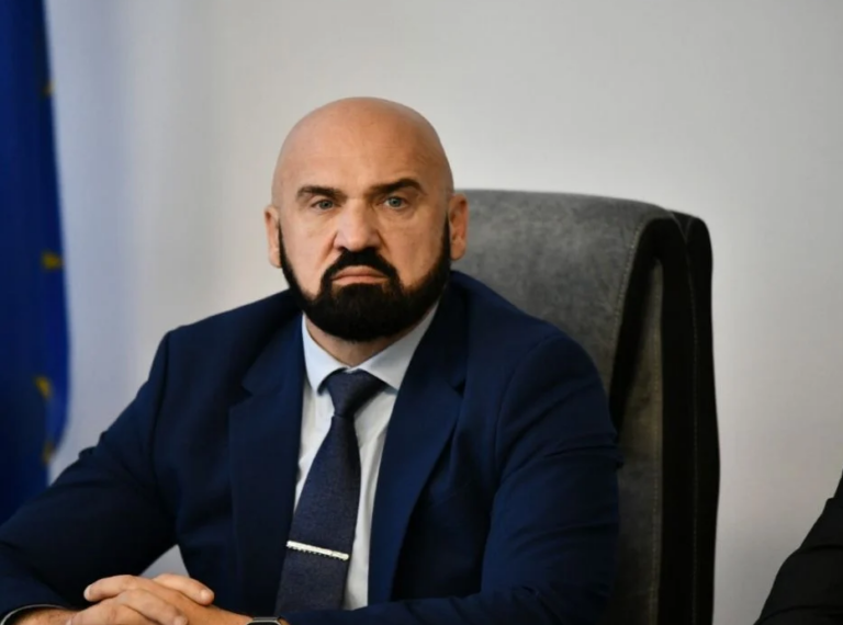 Isak reagovao na tvrdnje Vučića: “Pometi ispred svojih vrata, a o Srebrenici kada pričaš, pogni glavu”