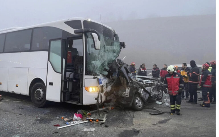 STRAVIČNO: Stravičan udes: Stradalo 60 osoba