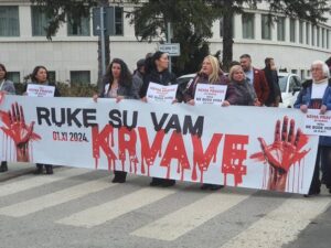 Srbija i danas staje: 15 minuta počasti za 15 tragično nastradalih u Novom Sadu