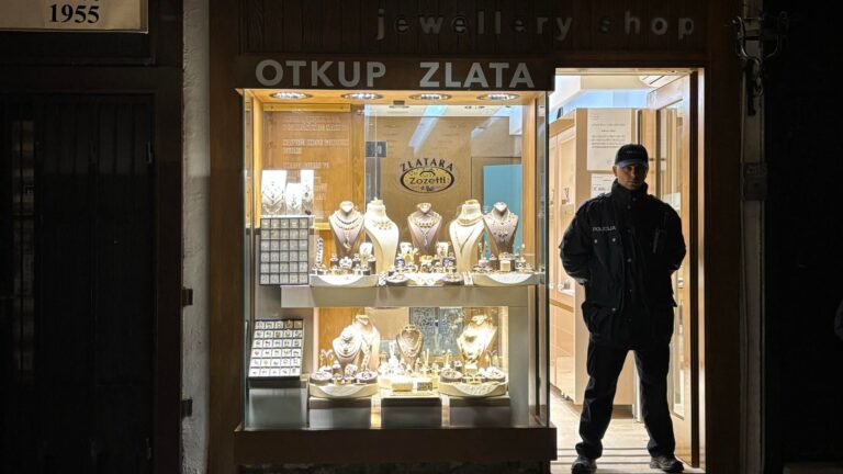 STRES | Kćerka vlasnika opljačkane zlatare: Prislonio mi je pištolj i rekao “Vadi sve”