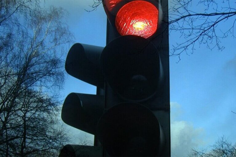 Vozač iz BiH bez tablica, sa 2,2 promila proletio kroz crveno