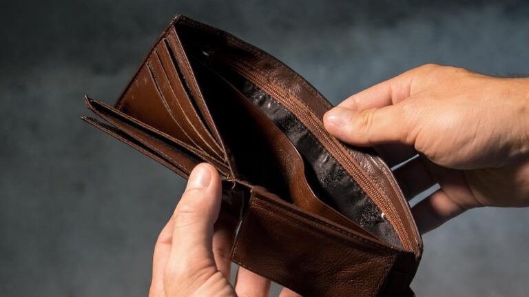 BiH očekuju nova poskupljenja: Razlog skuplja struja u RS, veći minimalac u FBiH