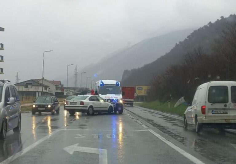 Mostar: Sudar automobila i Hitne pomoći kod skretanja za Bingo