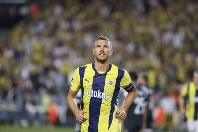 Fenerbahce stao uz Džeku nakon promašenog penala (FOTO)