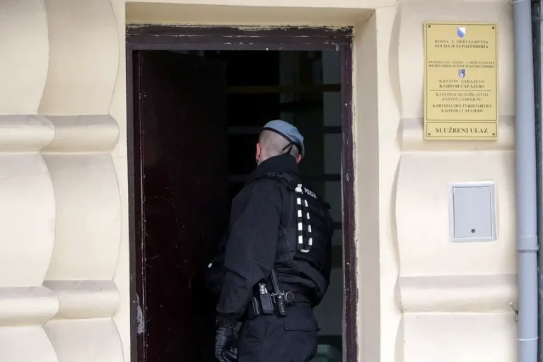Policajac optužen za bludne radnje nad maloljetnikom