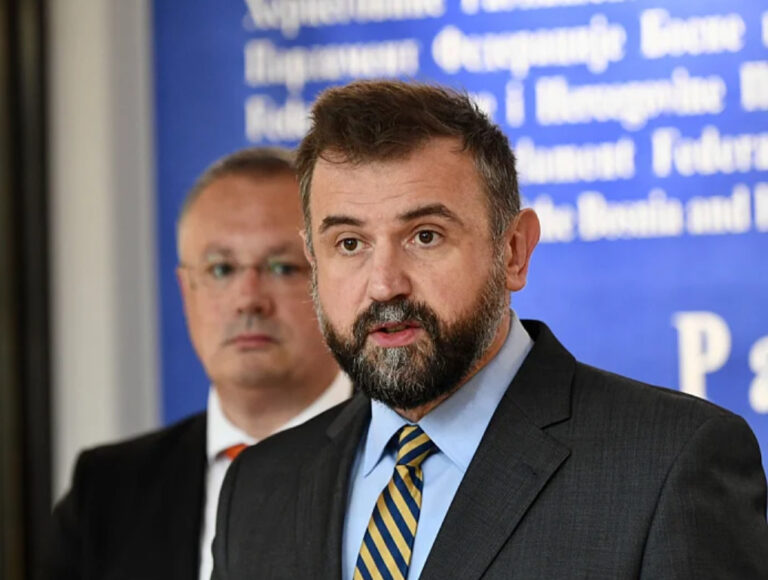 Gratz predložio da se nedjeljom zabrani rad kladionica u FBiH