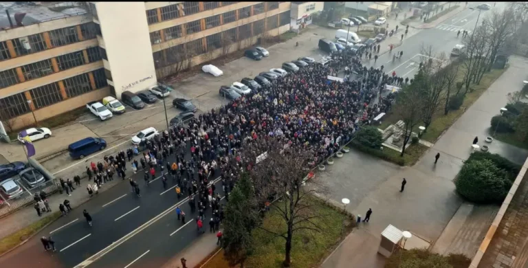SDP objavio sliku i oglasio se o protestima ispred Federalne vlade: Većina je za minimalnu plaću