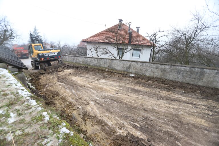 Počeli pripremni radovi na sanaciji i asfaltiranju dionice ceste Pojske – Rebrovac