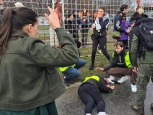 Video: Drama u Beogradu, žena autom uletila među studente