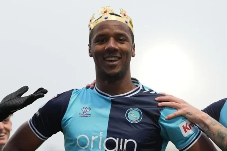 Nedavno je igrao SP za beskućnike, izbacili ga iz kuće jer je gay, a sada pravi transfer karijere