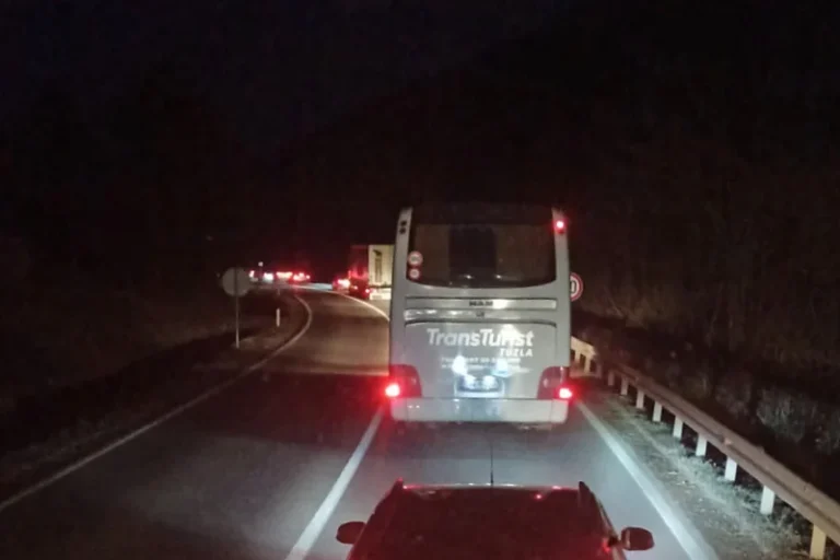 Četiri osobe povrijeđene u sudaru kod Žepča, privremeno obustavljen saobraćaj